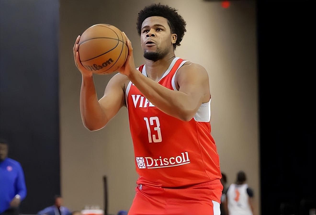 防守能力惨不忍睹！火箭二队替补中锋的表现实在是有些不太稳定？